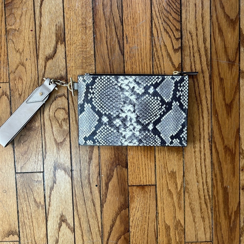 India Hicks Snakeskin Wristlet, BNWOT, 8.5” x 5.75” - Picture 2 of 8